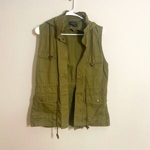 Love Tree Olive Green Button Front Hooded Vest Size Medium